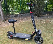 Kugoo M4 e-scooter with fold down seat - used twice