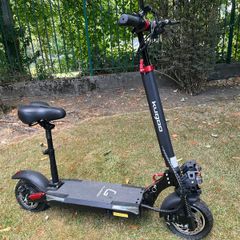 Kugoo M4 e-scooter with fold down seat - used twice