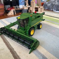 Bruder 1:16 John Deere T670i Combine Harvester