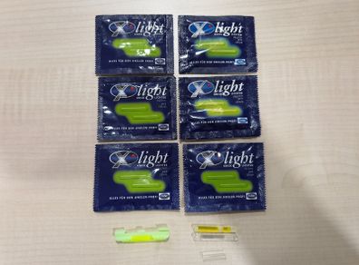 NEW - Set of 14 yellow glow sticks with a diameter of 4,5mm + glow stick holder