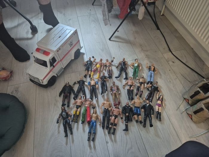 WWE Slambulance & Figures