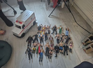 WWE Slambulance & Figures