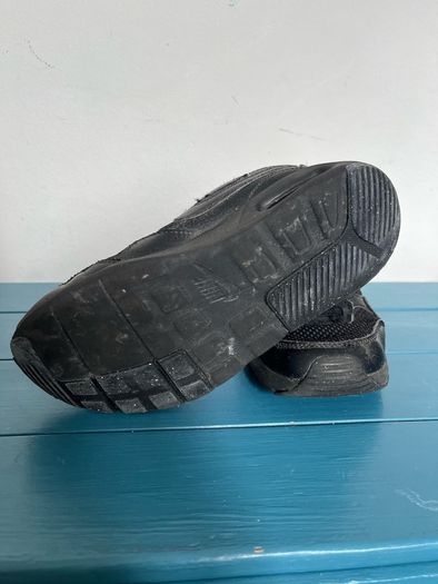 Boys Nike school trainers uk1