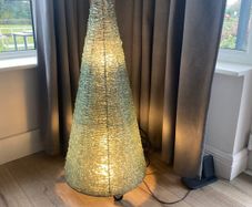 Glass pyramid lamp