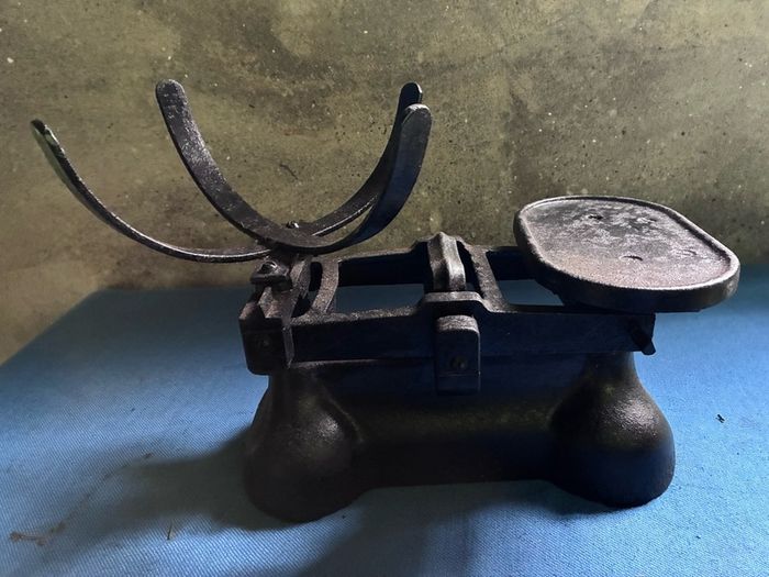 Vintage shop scales