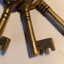 6 X Vintage Heavy Set Brass Skeleton Keys Image 9