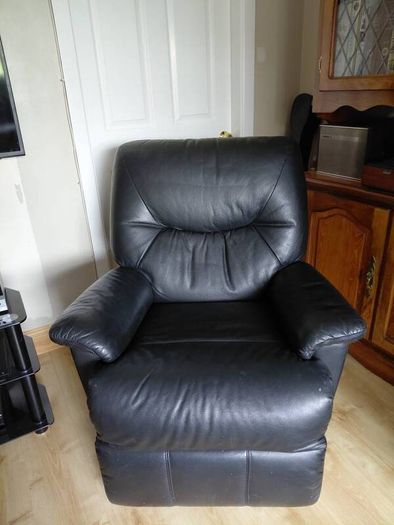 Natuzzi leather sofa and 2 recliners
