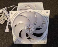 3 Thermalright TL-P12W-S fans