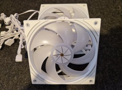 3 Thermalright TL-P12W-S fans
