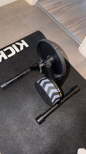 Wahoo KICKR Smart Trainer + Floor Mat + Shimano Ultegra 11-Speed Cassette