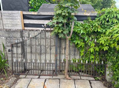 Metal gates