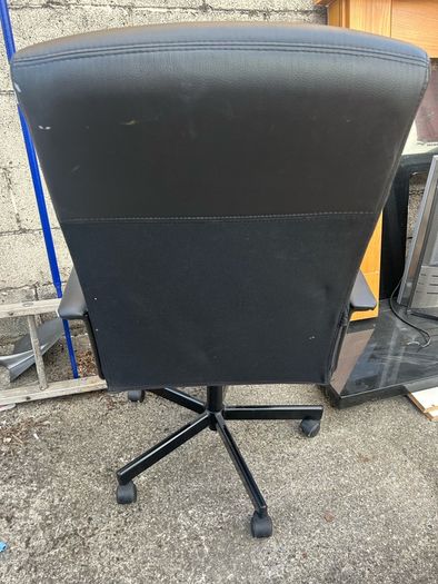 leather office chair few marks