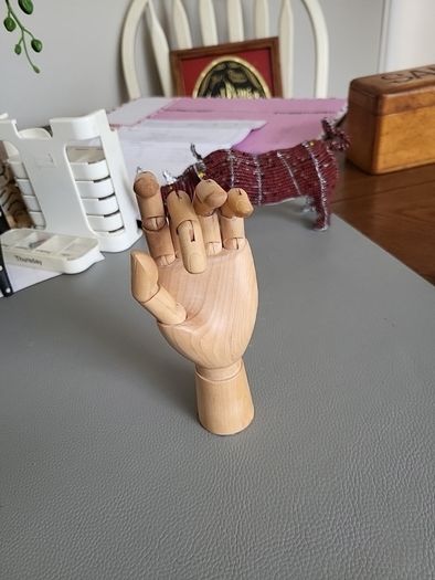 Articulated hand