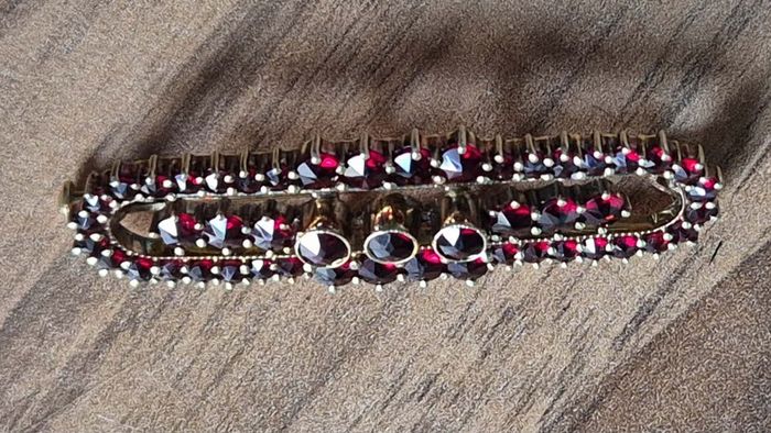 An  Amazing 14Ct Solid Gold Garnet Brooch, A heavy 7.2 grams