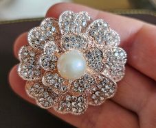 Flower with pearl brooch