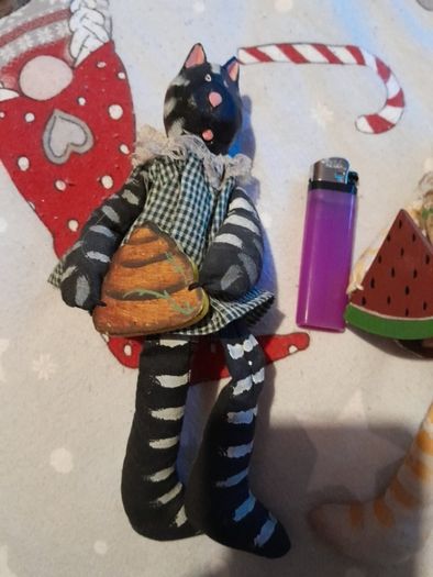 Sitting cat ornaments