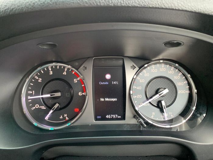 Toyota Hilux SR5 2.4L Full Leather, Canopy, Low KM