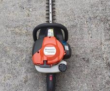 Husqvarna hedge trimmer 122HD60 in new condition.