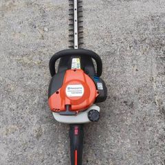 Husqvarna hedge trimmer 122HD60 in new condition.