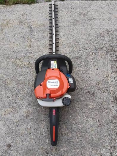 Husqvarna hedge trimmer 122HD60 in new condition.
