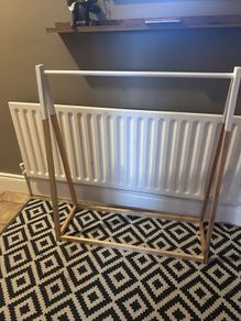 Toddler clothes rack