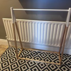 Toddler clothes rack