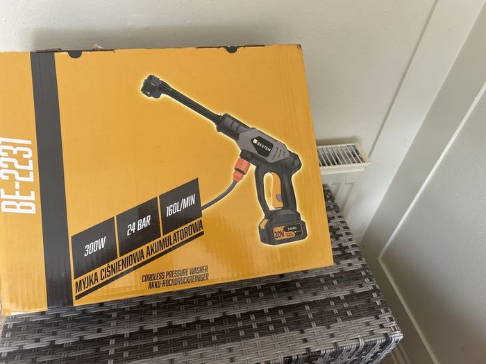 Cordless Pressure washer