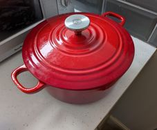 MasterChef cast iron pot/casserole dish
