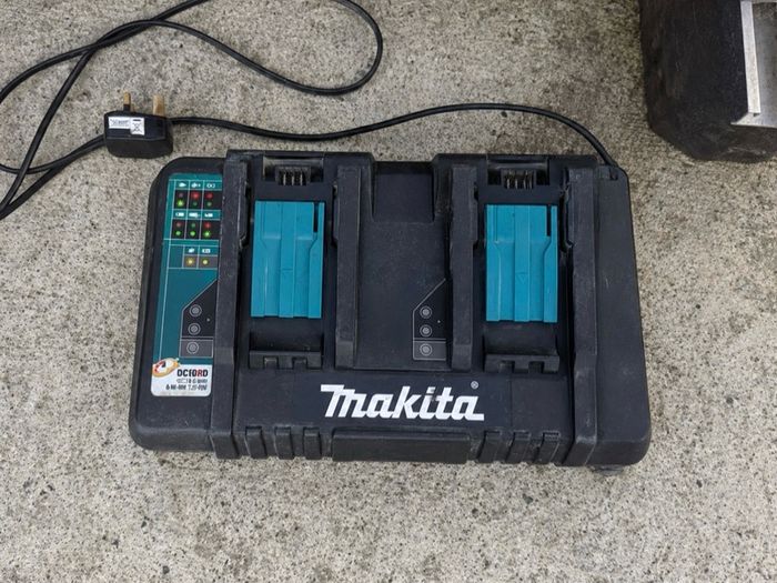 Makita DC18RD Twin Battery Charger