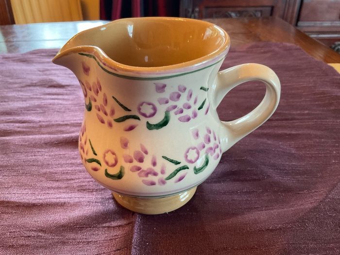 Nicholas Mosse Lavender  FURTHER REDUCED.  Washington Creek USA , a set if two jugs , a 4 inch creamer and a four and a  half inch cylinder jug