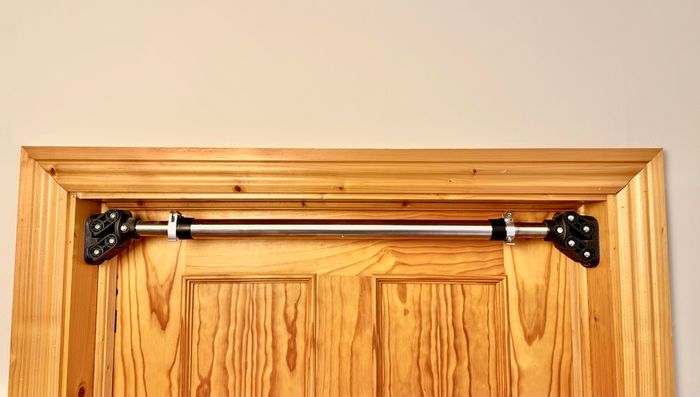 High quality adjustable Pull-up / chin-up bar