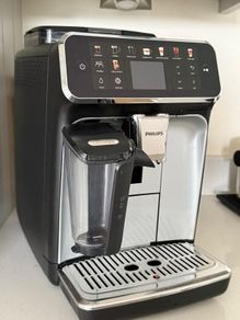 Philips Series 5500 LatteGo Fully Automatic Coffee Machine (EP5546/70) - Mint Condition