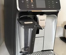 Philips Series 5500 LatteGo Fully Automatic Coffee Machine (EP5546/70) - Mint Condition