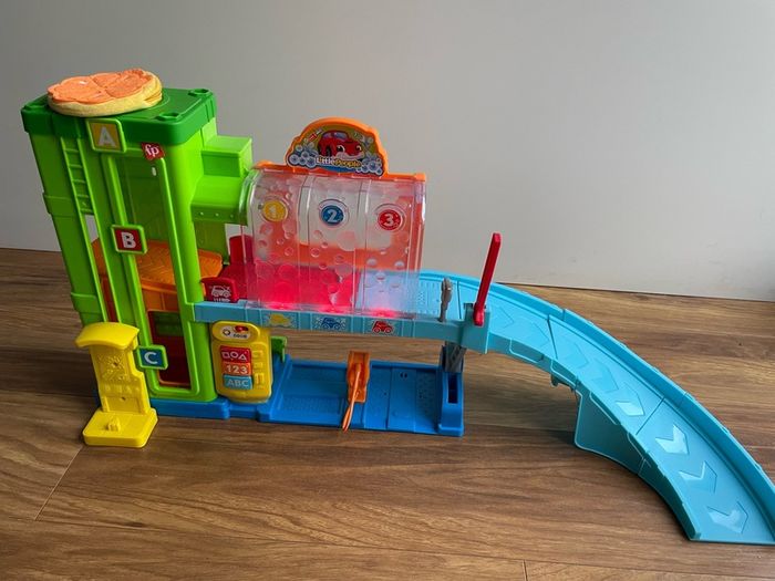 Fisher-Price Little People Playset Light-Up Learning Garage