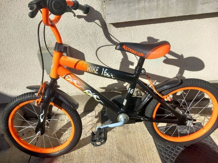 Kids strike bike size 16 inch wheels