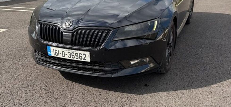 Skoda Superb black edition