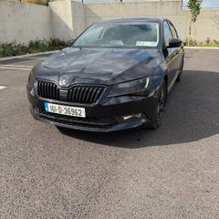Skoda Superb black edition