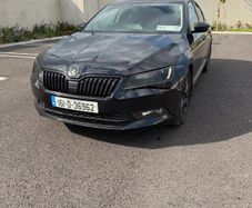 Skoda Superb black edition