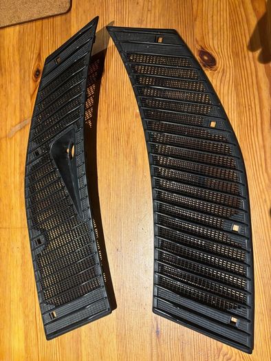 Mercedes-Benz W123 Air Intake Grill -Pair