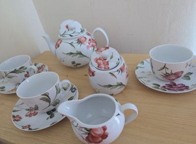 Dunnes Home tea set, for 3 person, contains 11 pcs, including 3 tea cups, 3 saucers, a milk jar, a sugar bowl with lid and a tea pot with lid. Brand new, impeccable conditions. Any scratches, cracks or cips.