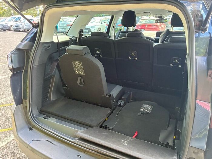 Peugeot 5008 Active 1.2 - 7 seats - Long NCT