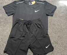 Black Nike miler set