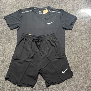 Black Nike miler set