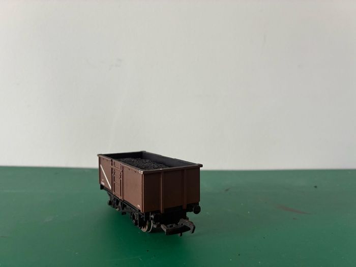 Mainline 37424 OO Gauge Hopper.