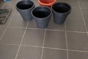 4 new 28" plant pots