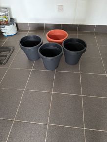 4 new 28" plant pots