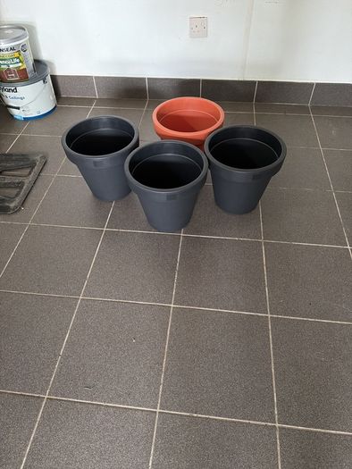 4 new 28" plant pots