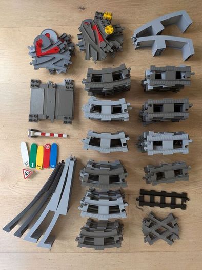 Lego Duplo - 119 train track pieces