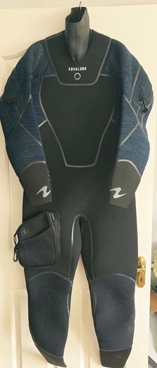semi dry suit Aqualung