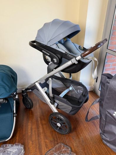 Uppababy Vista Finn V2 maxi cosy car seat with isofix rotating